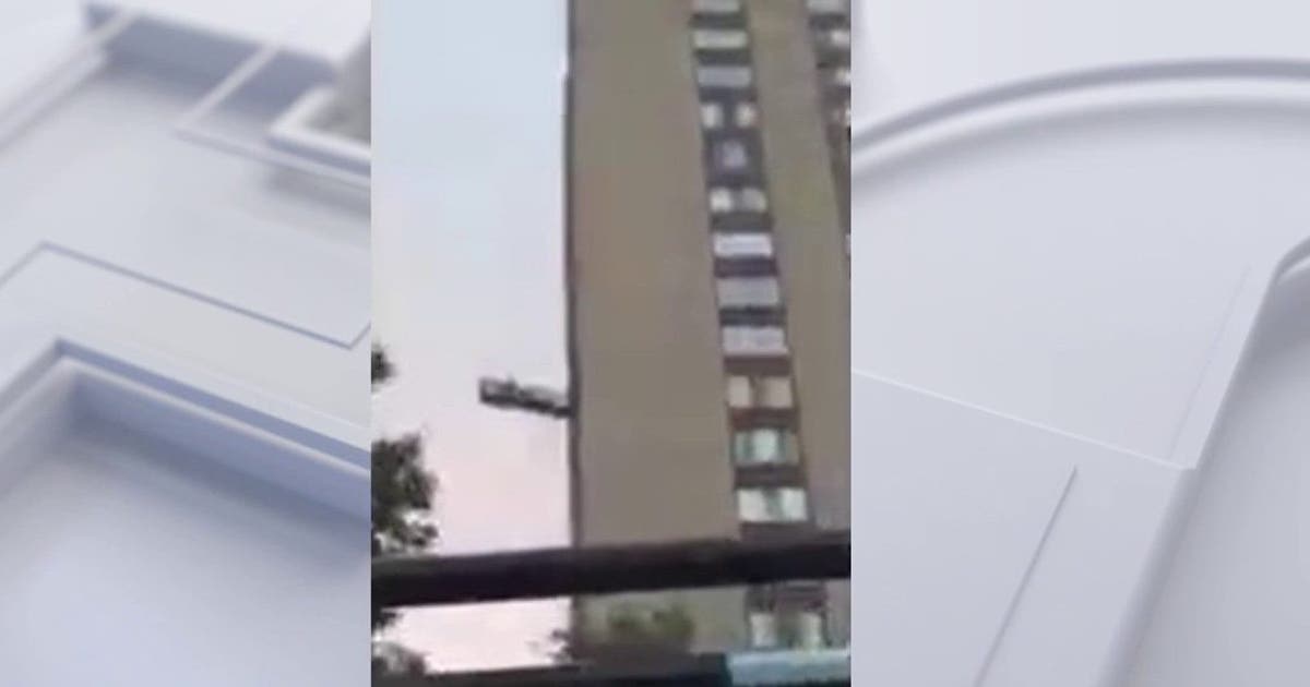 Construction workers escape through window as scaffolding swings in Gaithersburg