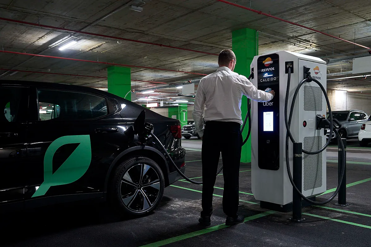 Los coches eléctricos son un 20% más caros que los de gasolina