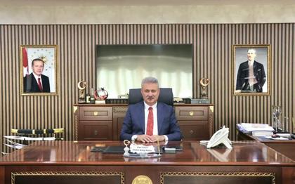 Rüşvet soruşturmasında tutuklanan AKP'li belediye başkanı görevden uzaklaştırıldı