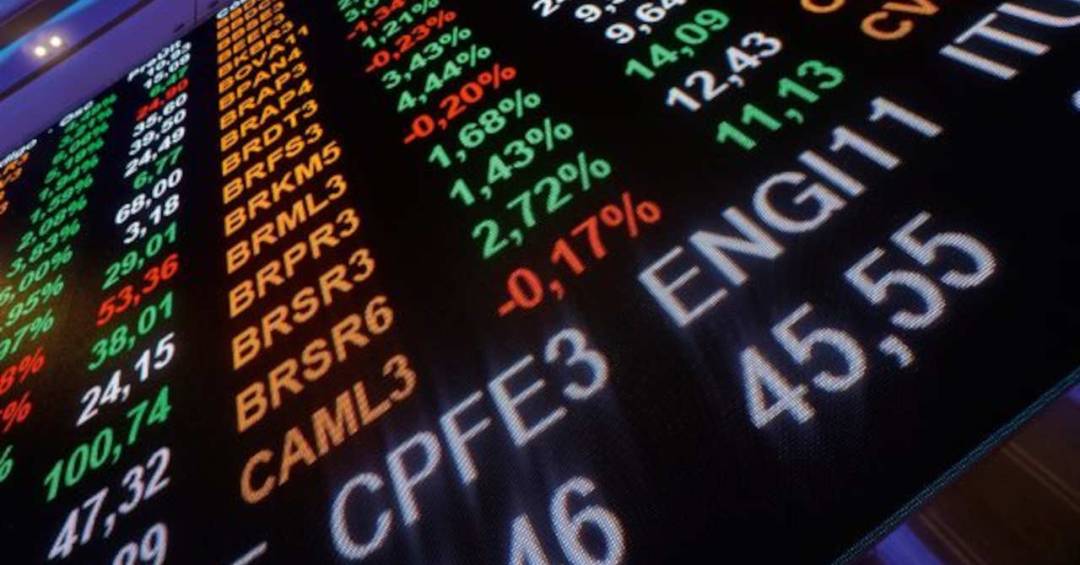 Ibovespa tem leve desvalorização devido à espera de decisão do Copom