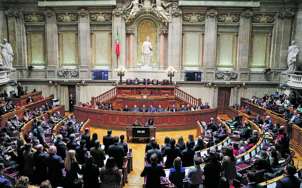 Condicionamento a jornalista nos corredores do parlamento será discutido em conferência de líderes