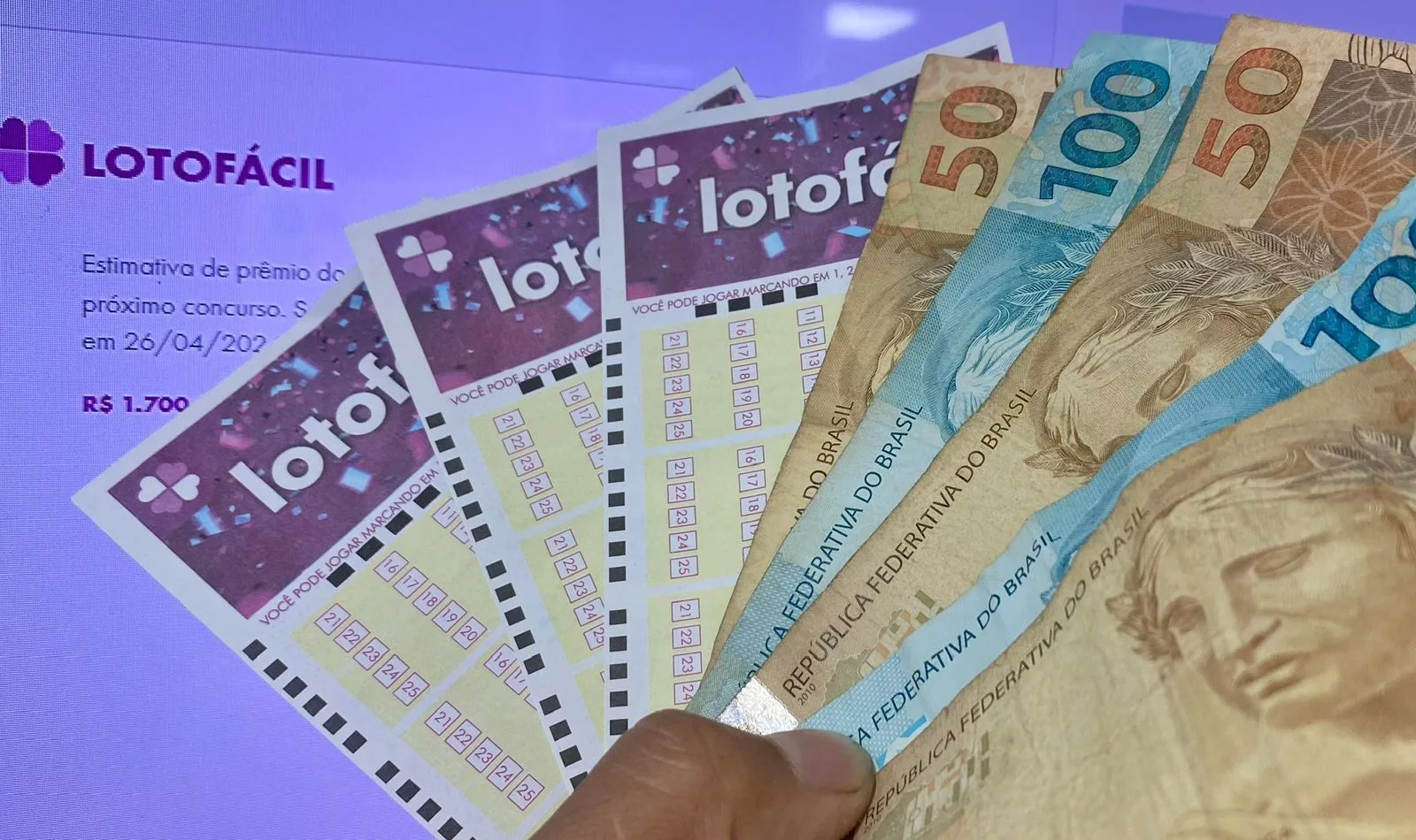 Lotofácil: quatro apostas acertam números sorteados e vão dividir prêmio