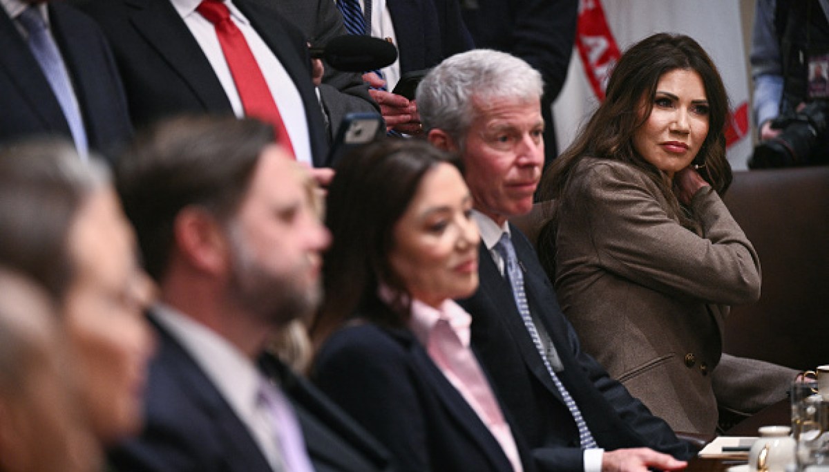 Trump puts Noem in the doghouse at first Cabinet meeting of 2026