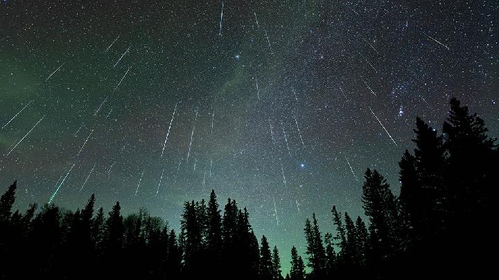Perseid Meteor Shower Peaks August 12-13 With New Moon Boost