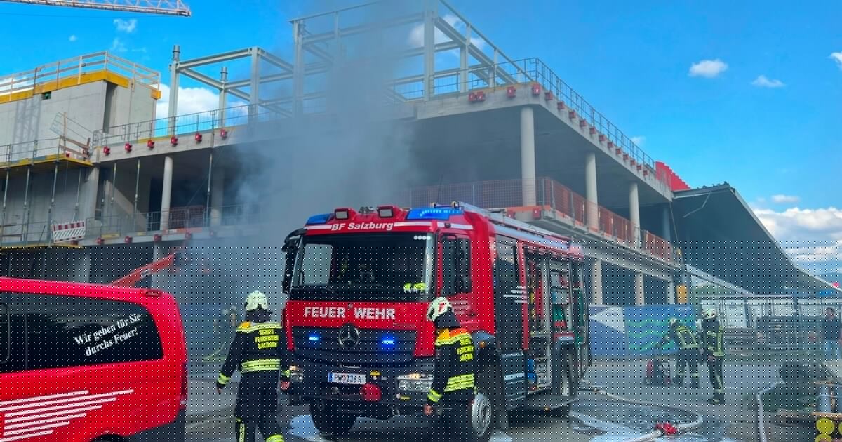 Großeinsatz vor Ort - Bei Europark-Baustelle brach Feuer aus
