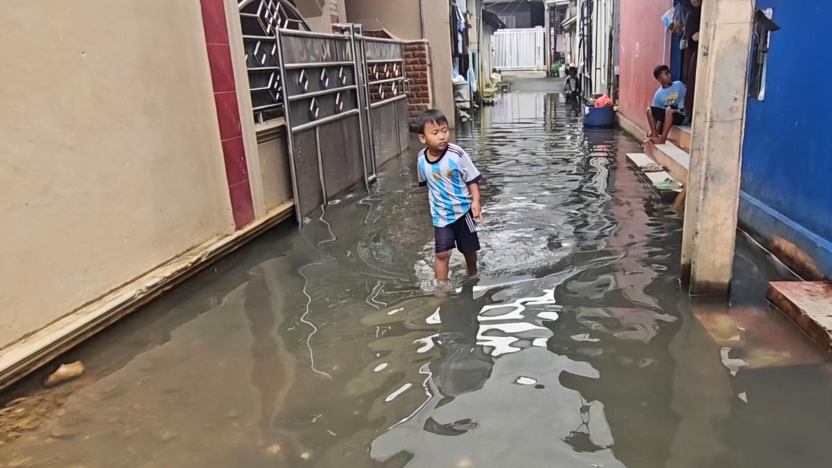 Depok Lama Dikepung Banjir, Warga Keluhkan Ini ke Pemerintah