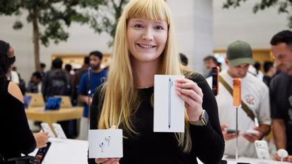 Apple Shares Photos From iPhone 17 Launch Day at Stores Worldwide [Gallery]