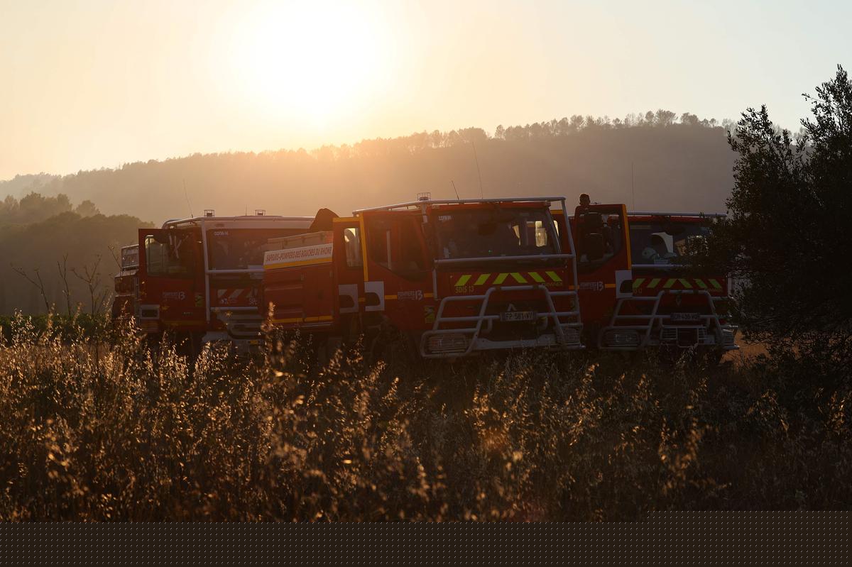 Incendie dans le Var : « pas d’évolution du périmètre du feu » dans la nuit de samedi à dimanche, selon le préfet