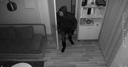 Opljačkan butik "Luj Viton" u centru Rima: Nepoznati lopovi koristili BRUTALNU taktiku