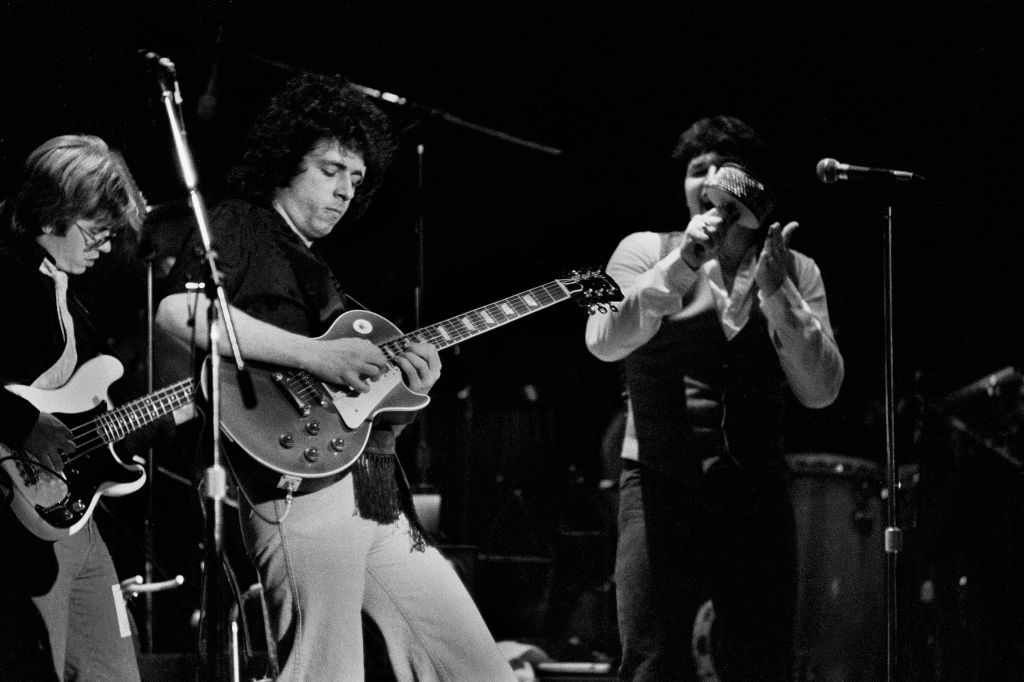 ROCK MOMENT -Toto – “Hold The Line”
