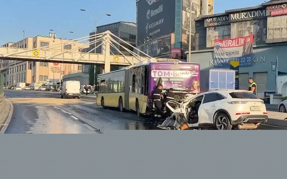 Otomobil, İETT otobüsüne çarptı: 3 kişi hayatını kaybetti