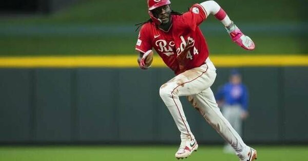Reds use trio of homers to go one back of Mets, erase Cubs
