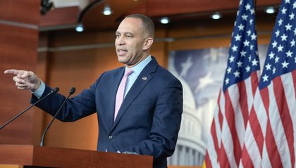 Jeffries says funding bills won’t move forward until there is ‘dramatic change’ in ICE funding