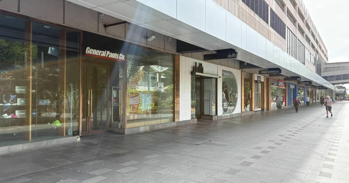 Shopping centre building in blackout as crews work to fix electricity fault