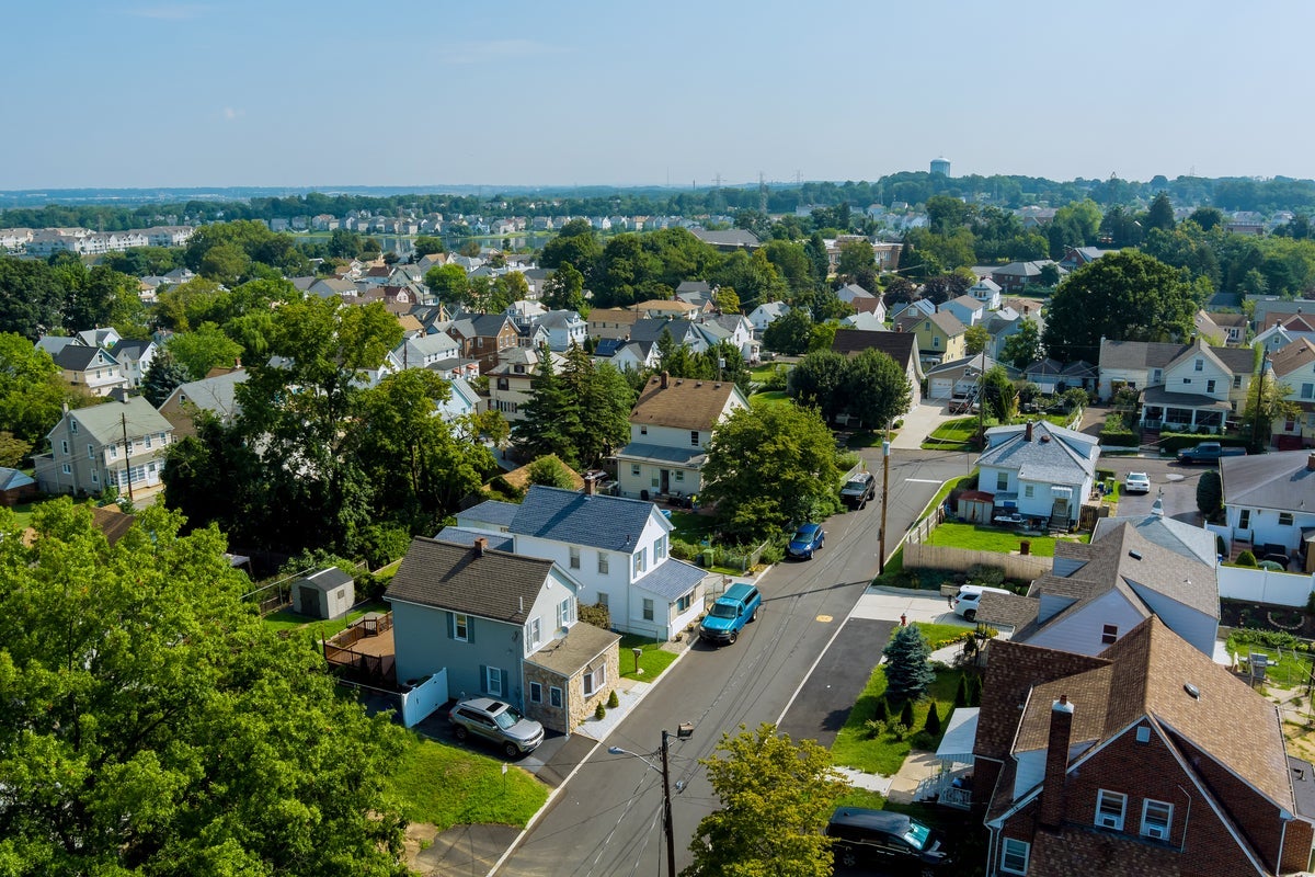 New Jersey Suburbs Stand Out: Edgewater & Fort Lee Among Safest in America