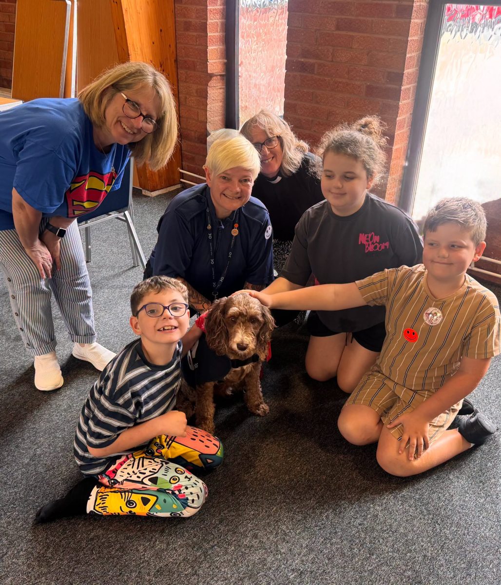 Redditch PCSO alongside wellbeing dog Woody visits holiday club sessions to talk to the children