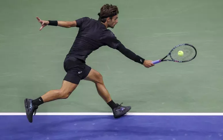 Atp 1000 Shanghai, avanti Musetti: Comesana battuto in due set (6-4, 6-0). Al terzo turno derby con Darderi