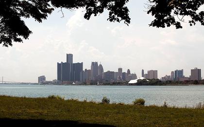 Detroit Mother Busts Couple Getting Busy In Her Yard