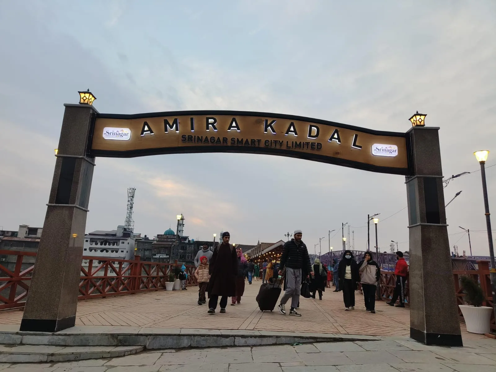 Amira Kadal pedestrian bridge becomes new public attraction in Srinagar