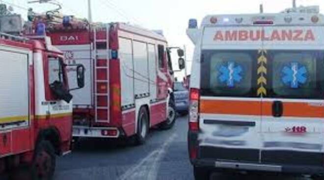Montichiari, frontale tra due auto: grave una 40enne; illesa la figlia di un anno