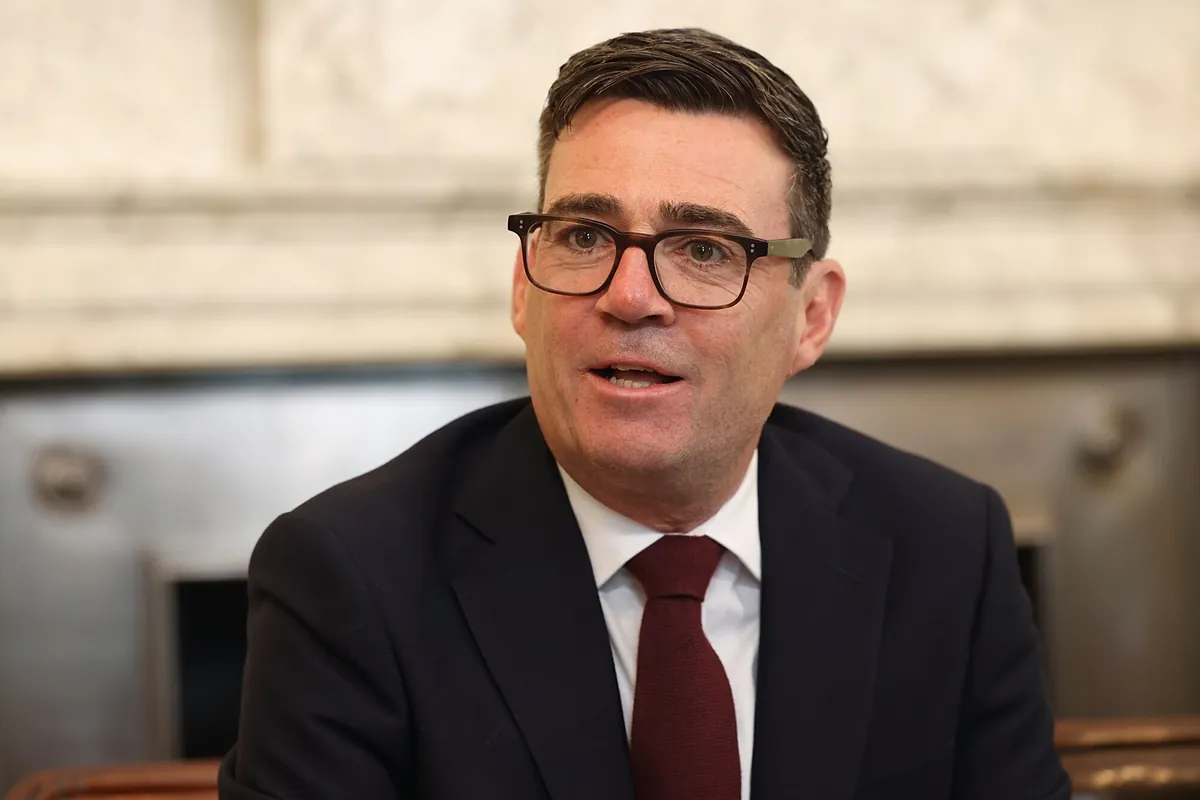 Magnates ingleses piden a Burnham pagar más impuestos