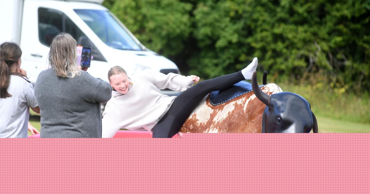 In pictures:  Fun and games at Steelend Gala