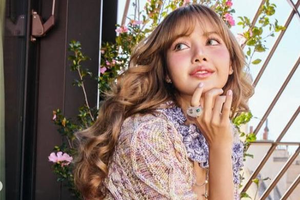 BLACKPINK’s Lisa turns Paris into her runway with daring luxury look