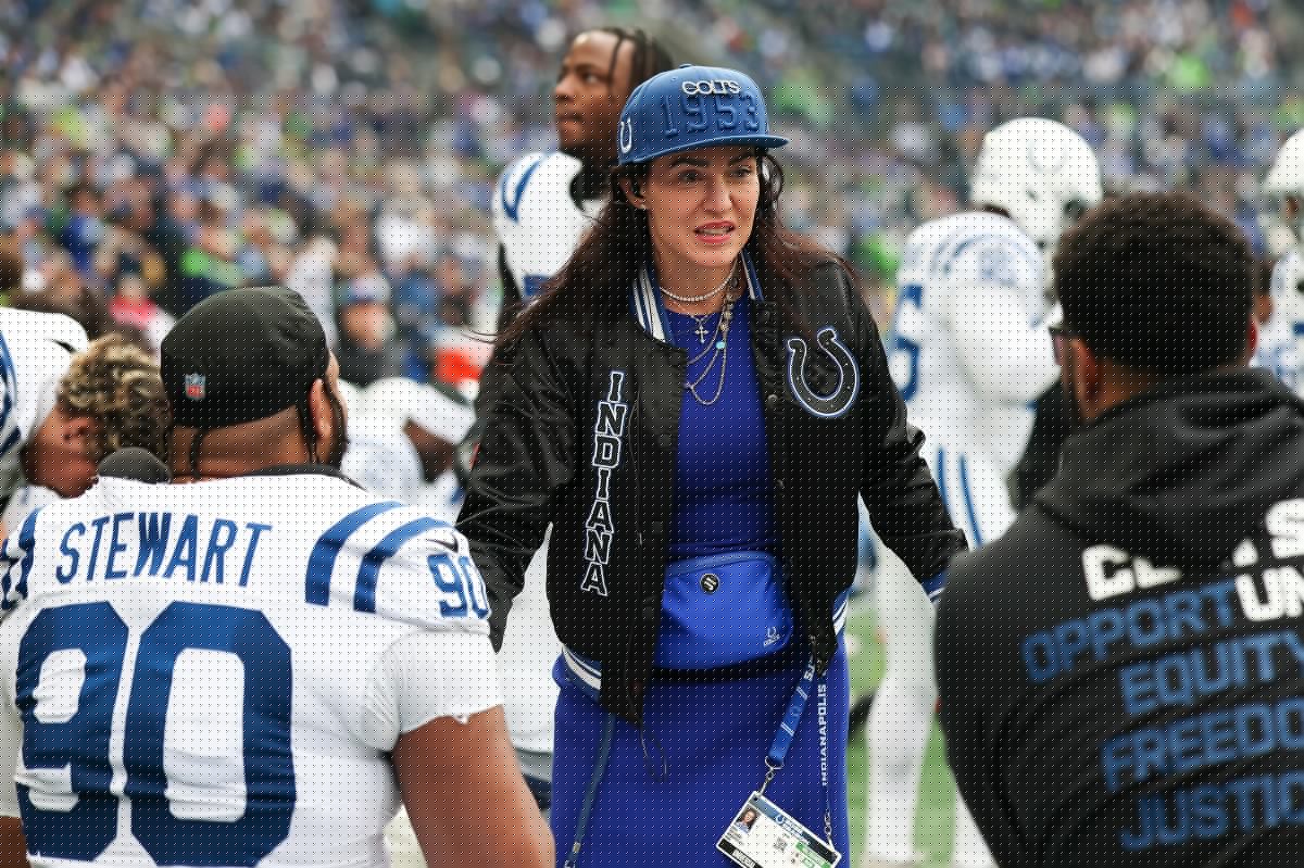 Colts Owner Wants Star to be 'Colt for Life'