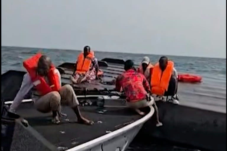 44 lives lost after ferry capsizes on Zimbabwe's Lake Kariba