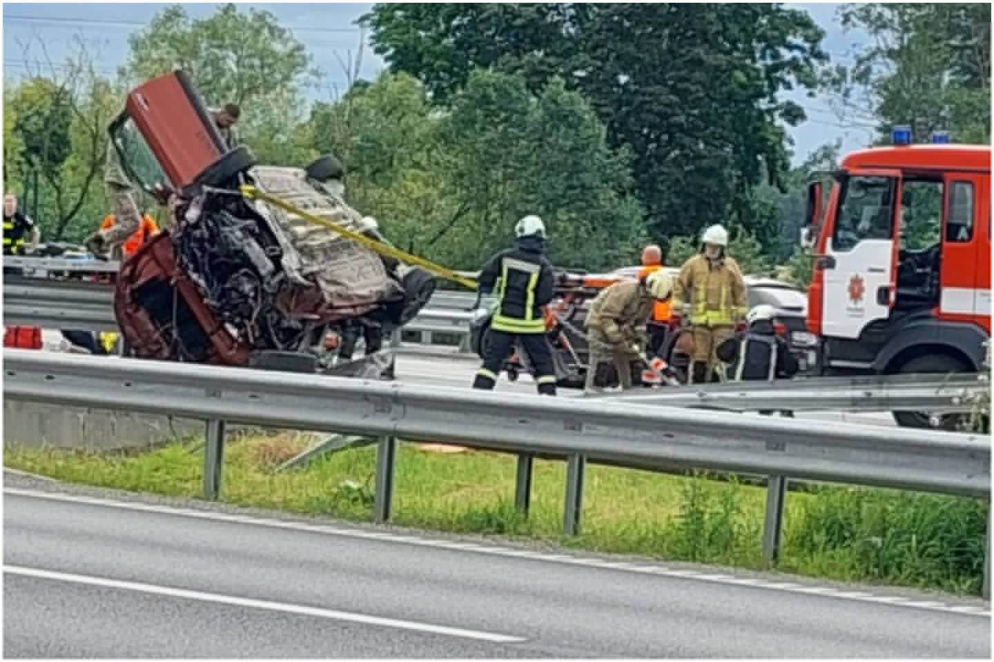 Nauji faktai apie tragišką avariją greitkelyje prie Kauno: žuvo 14-metė, ją globojusi teta – ligoninėje