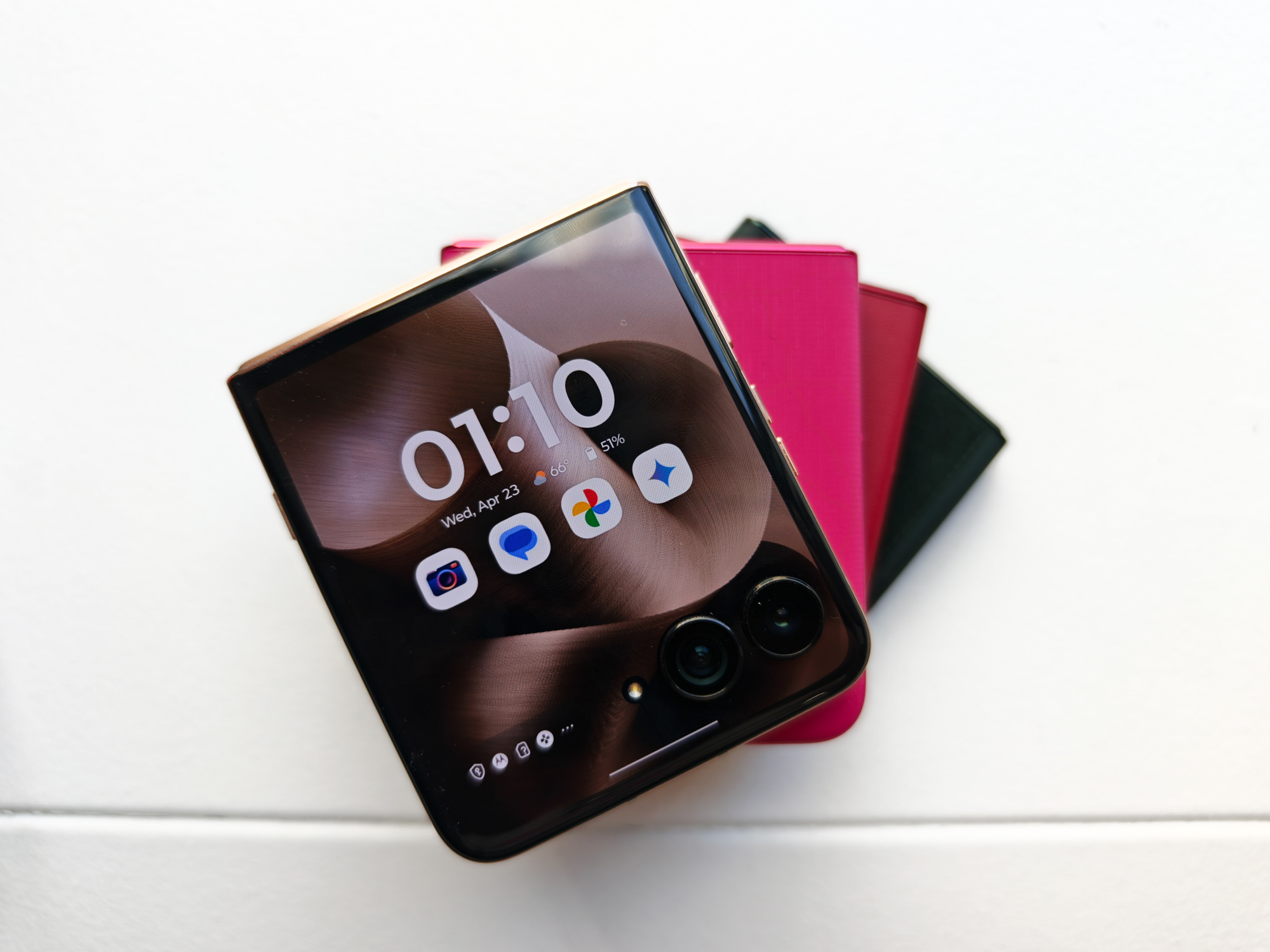 The Motorola Razr Ultra just dropped to $799 with free earbuds