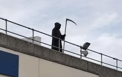 (VIDEO) Man Dressed as Grim Reaper Climbs Hospital Roof in Wales and Is Fined for Nuisance