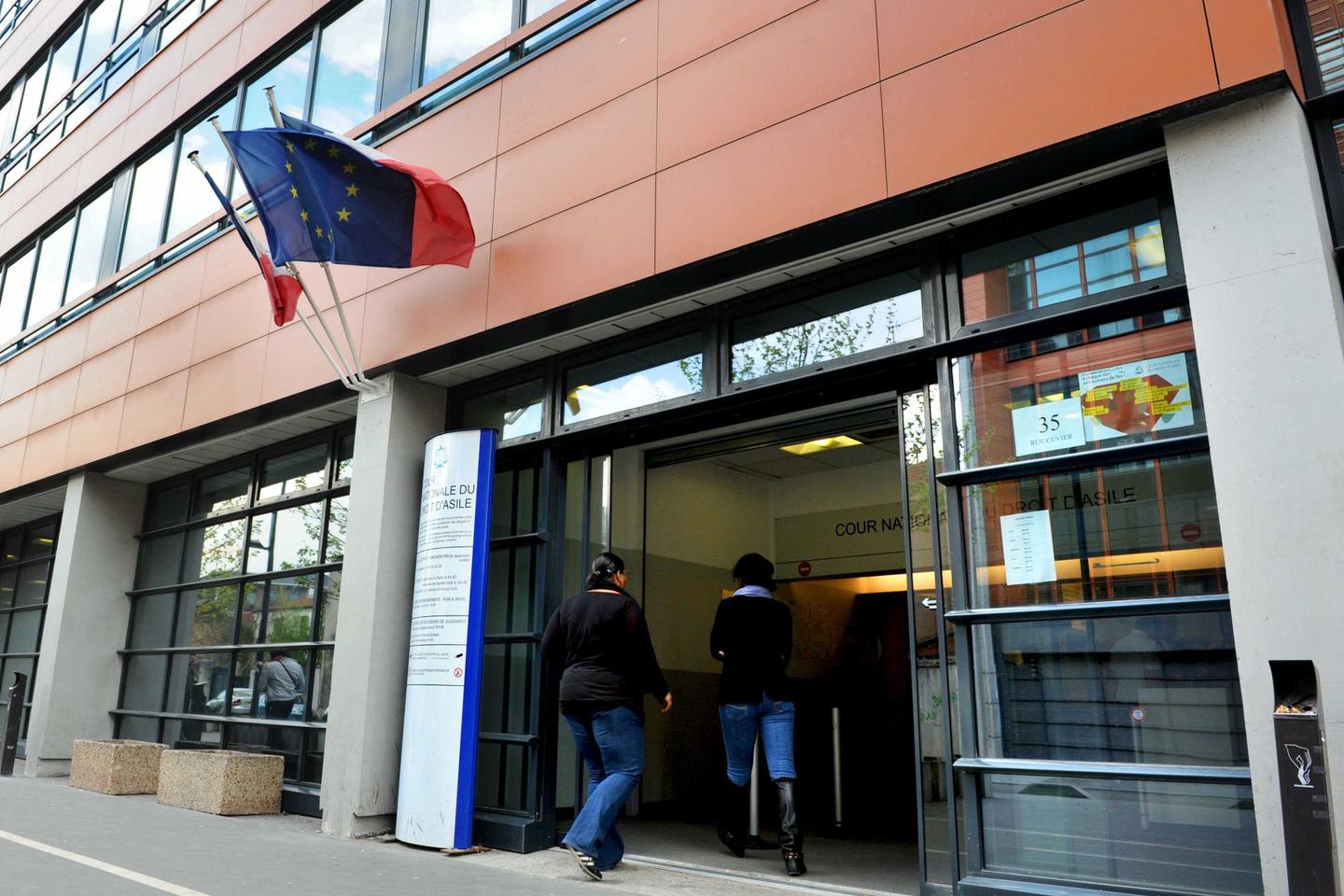 A la Cour nationale du droit d’asile, des propos racistes, sexistes et homophobes épinglés