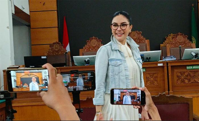 Nikita Mirzani Joget Velocity di Depan Jaksa, Kuasa Hukum: Wajarlah Kesal