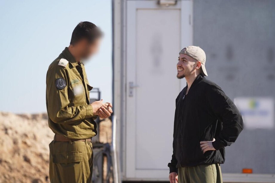 Former Israeli captive recounts fleeing ‘earthquake-like’ Israeli bombardment alongside Hamas fighter