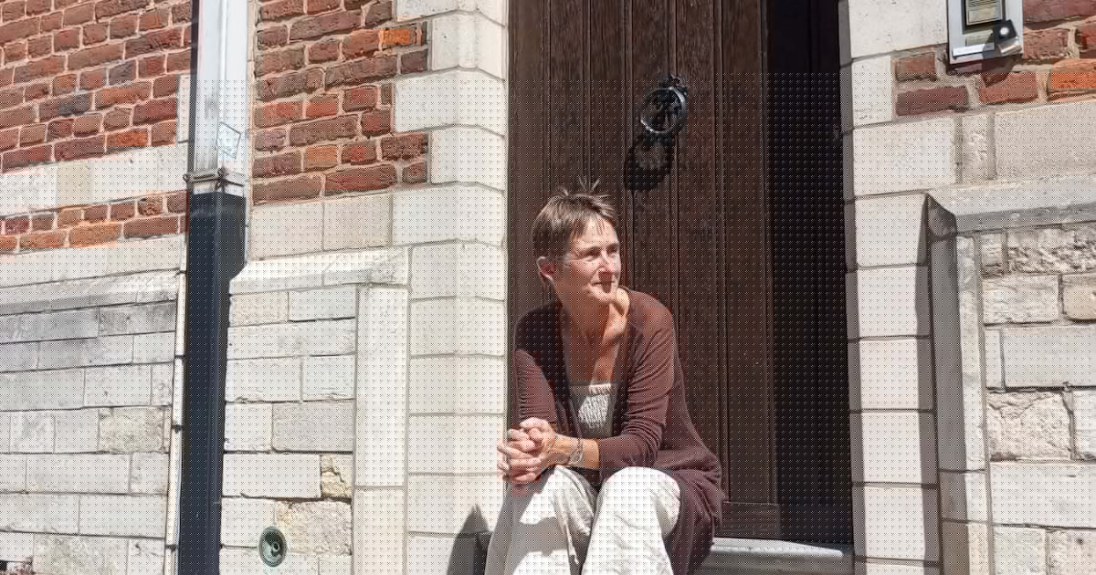 “Je pensais qu’il ne me restait que quelques mois à vivre” : après des mois d’errance, Véronique découvre un cancer du poumon sans avoir jamais fumé