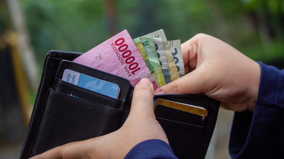7 Kebiasaan Finansial yang Harus Dihentikan agar Cepat Kaya ala Warren Buffett