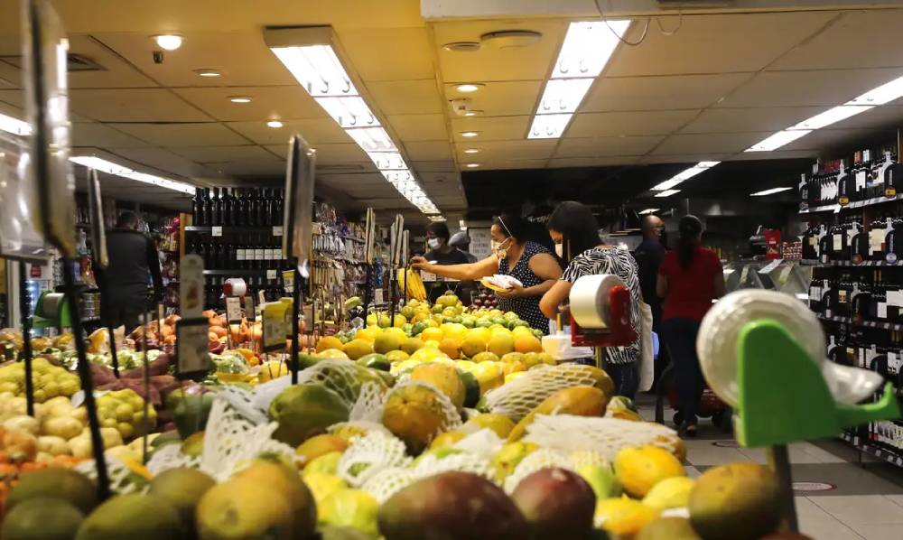 Inflação desacelera em julho, mas preço de serviços ainda preocupa