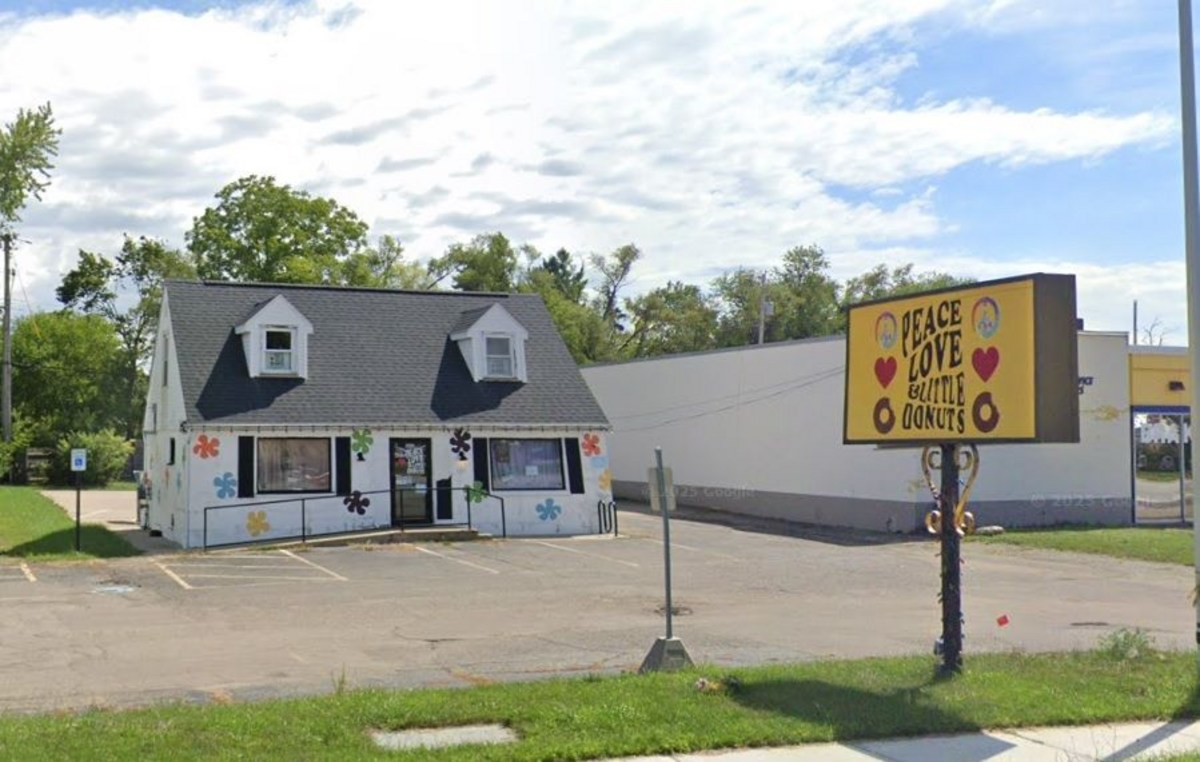 Portage Community Reacts to Peace, Love And Little Donuts Closing