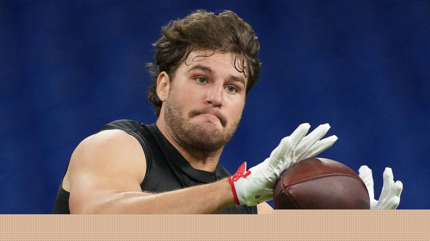 Dolphins rookie sleeper is quickly climbing the depth chart at tight end