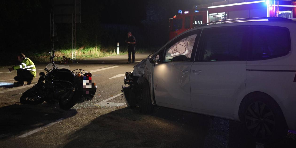 Biker prallt in Auto: Mann auf Staatsstraße lebensgefährlich verletzt - Heli fliegt nach Nürnberg