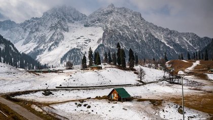J&K’s 40-day ‘Chillai Kalan’ ends on Jan 30; tourists throng Gulmarg, Sonamarg