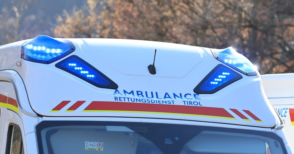 Kontrolle verloren - Pkw-Lenker (24) prallte in Auto und nahm Zaun mit