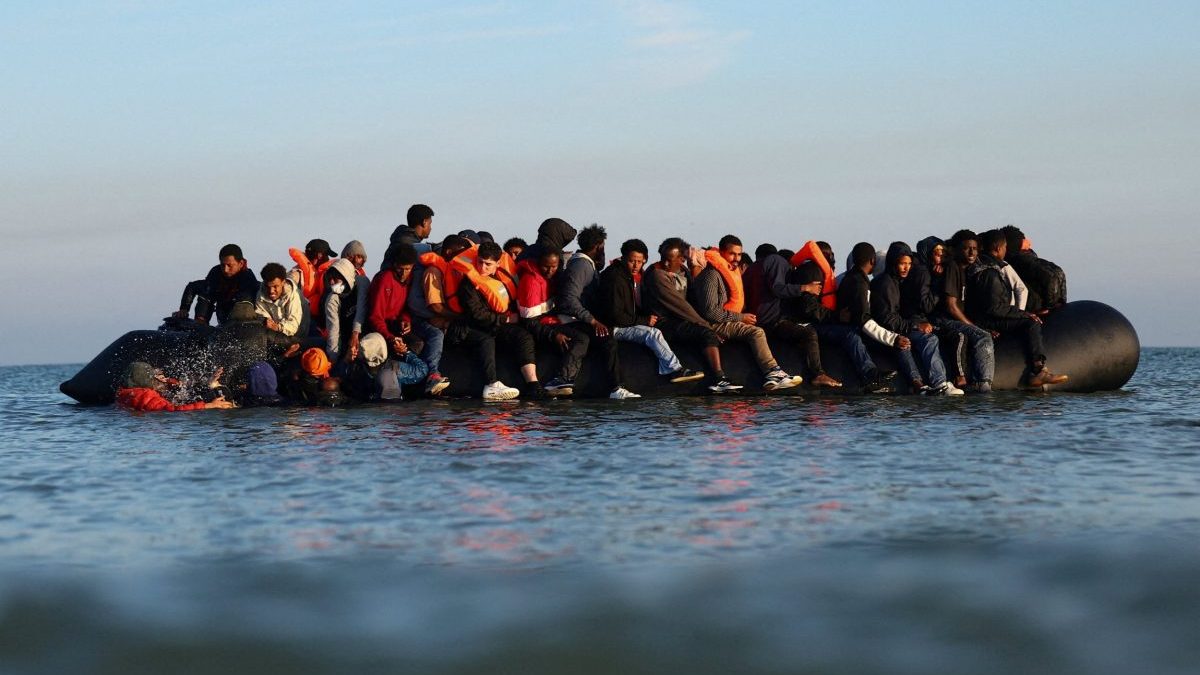 UK to strike small boats deal with China to disrupt Channel crossings