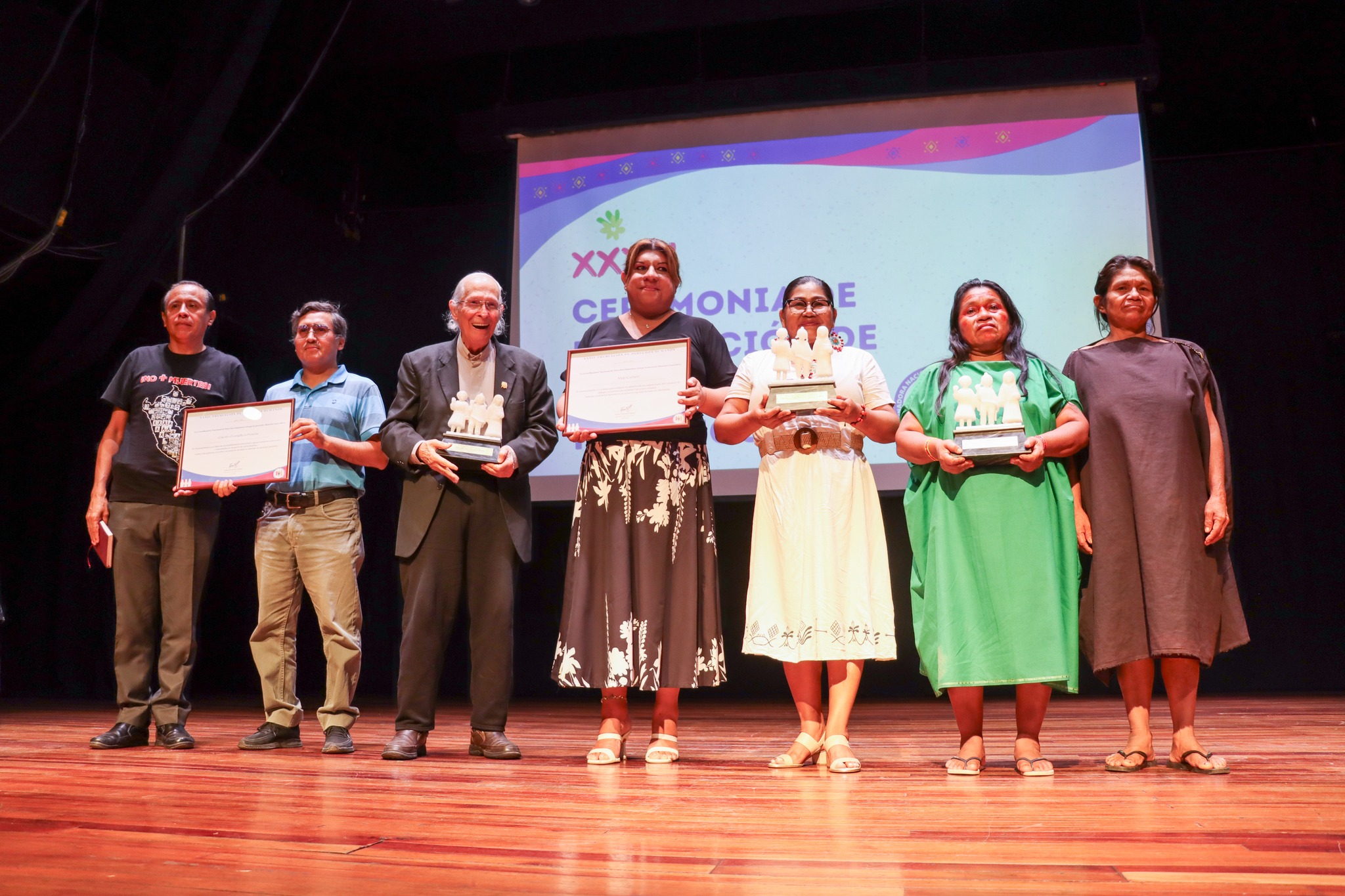 Premian a las viudas de Saweto por su defensa de la memoria y el territorio