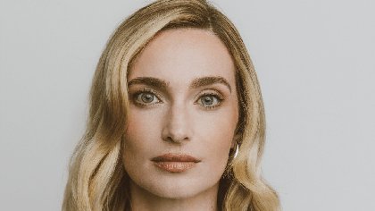 CBS Vampire Comedy Pilot From ‘Ghosts’ Showrunners Casts Allegra Edwards