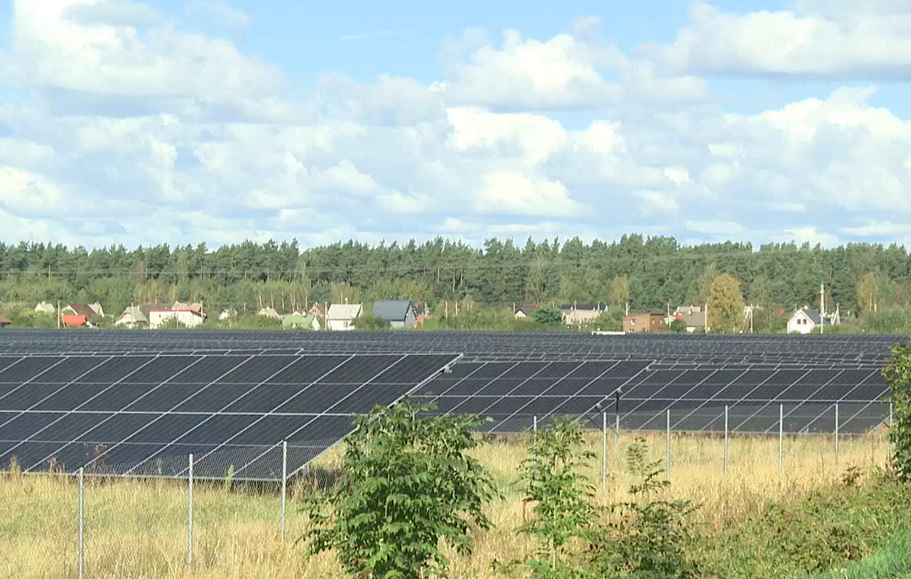 Gyventojai priešinasi dėl saulės elektrinių: užgoš derlingą žemę ir gražų kraštovaizdį?