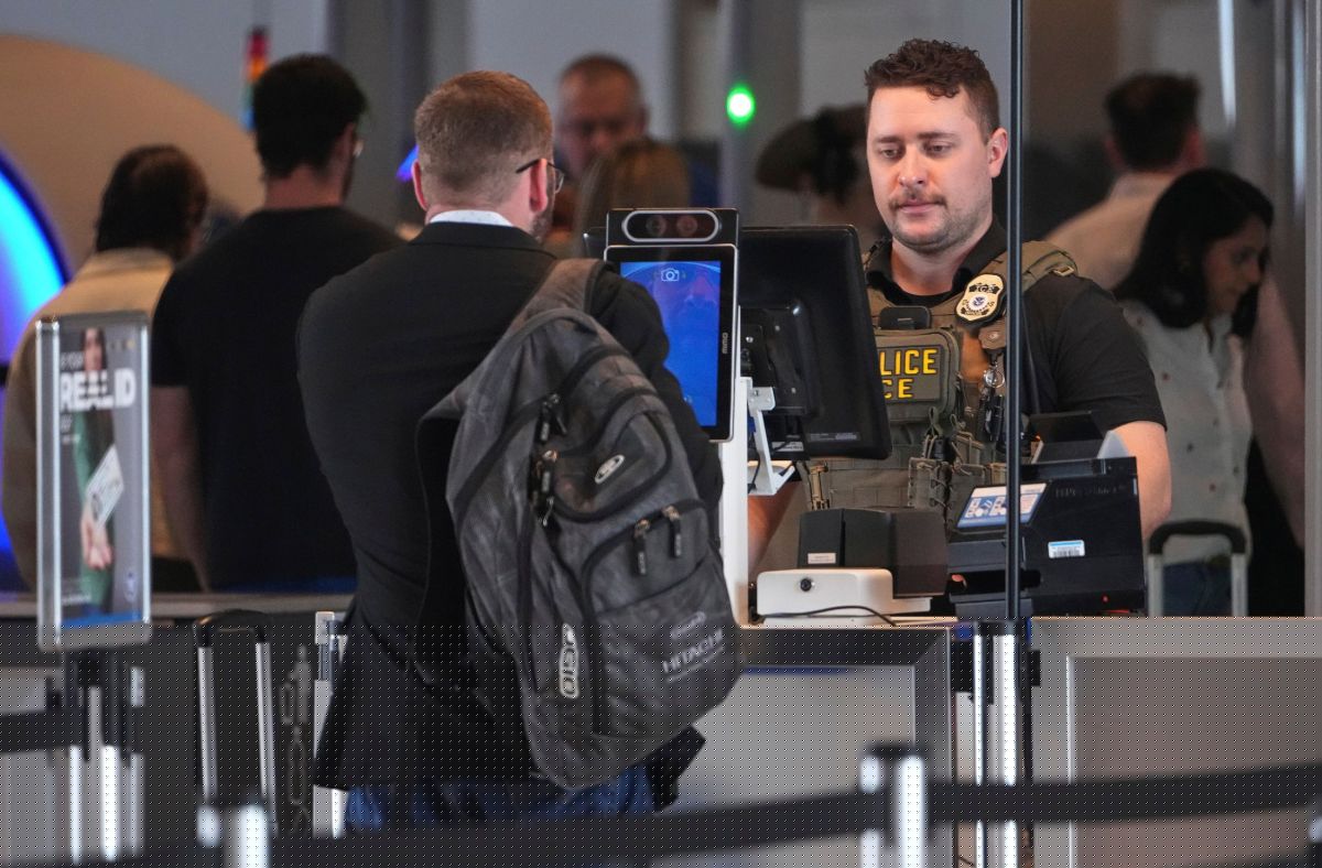 ICE intensifica arrestos en aeropuertos: hasta 40 inmigrantes detenidos al día
