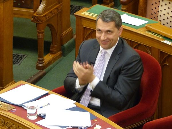 Hungarian minister under fire for anti-Roma joke