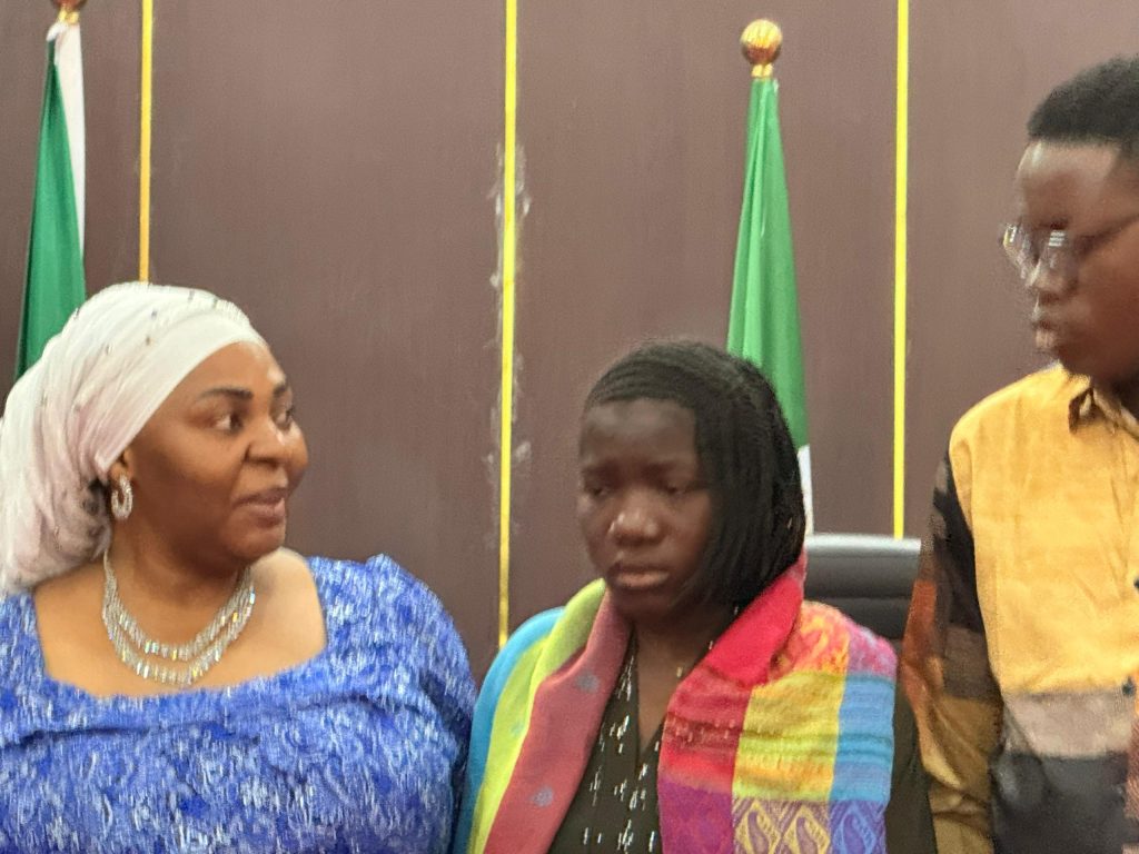 UPDATED: Taraba Governor’s wife meets mutilated teen, awards university scholarship to victim
